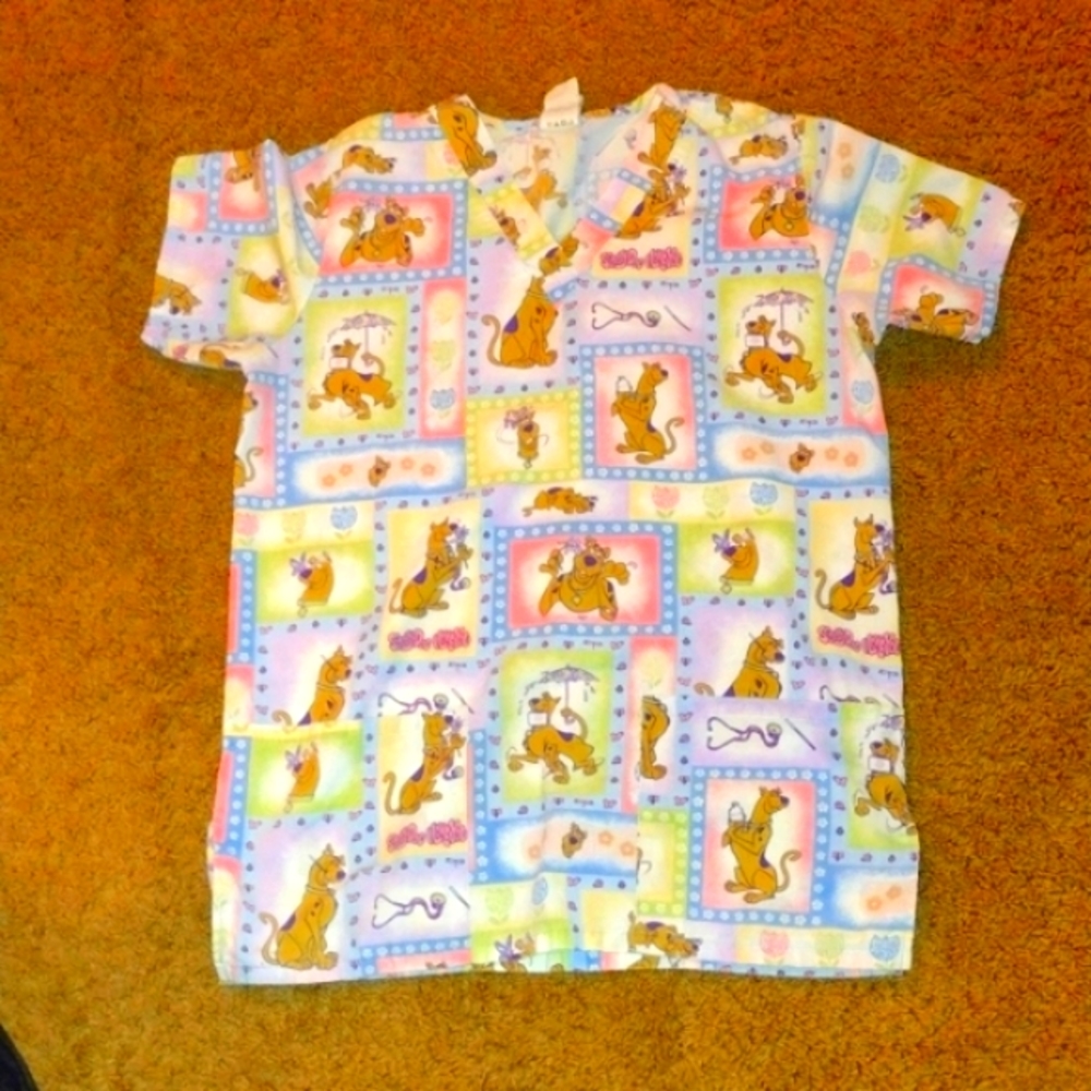 XS Women's Scooby Doo Scrub Top